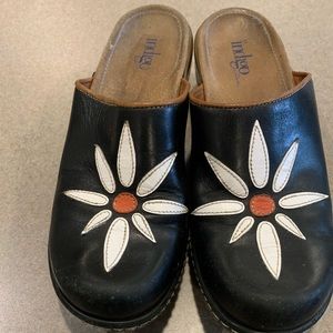 Indigo by Clark’s clogs